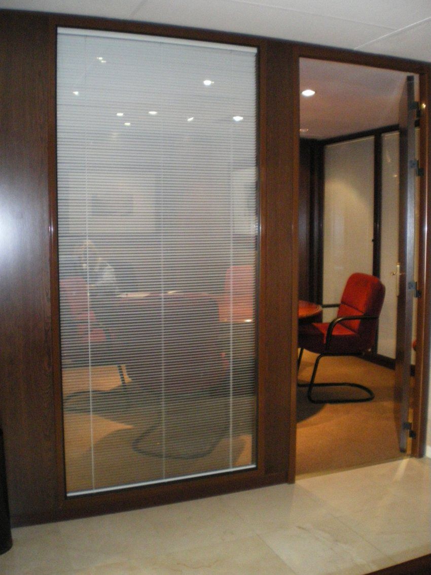 Mampara OFI 82 doble cristalera enmarcada en madera